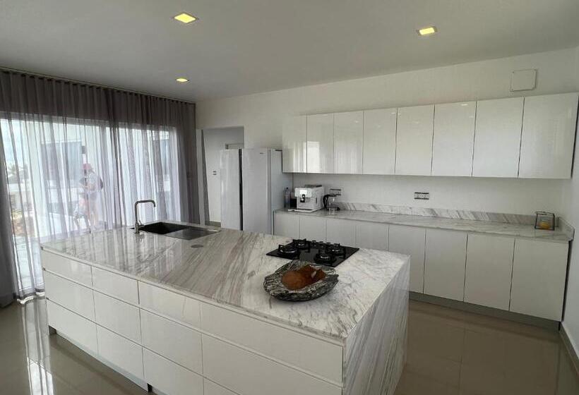 Дом 4 Спальни, You&me Resort