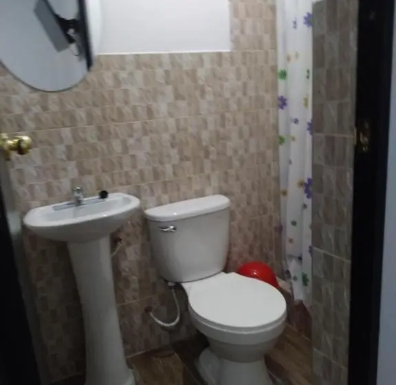 Economy Kamer, La Petite Maison