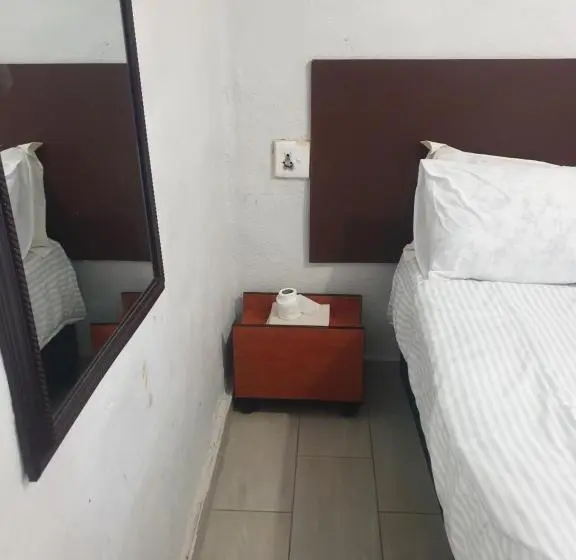 スタンダードシングルルーム, Liam Travel Inn