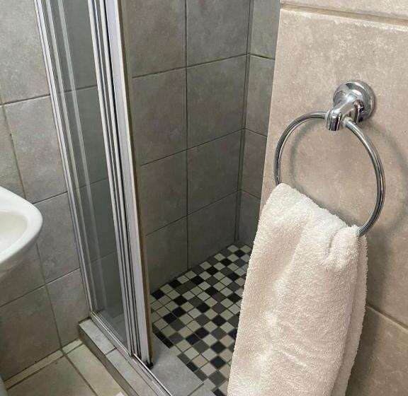 标准间, Liam Travel Inn