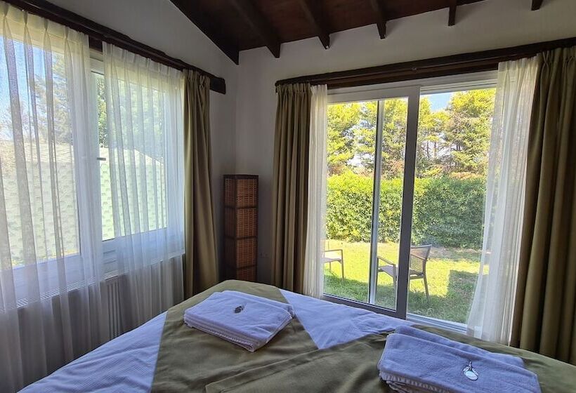 Camera Deluxe, Bir Dem Urla