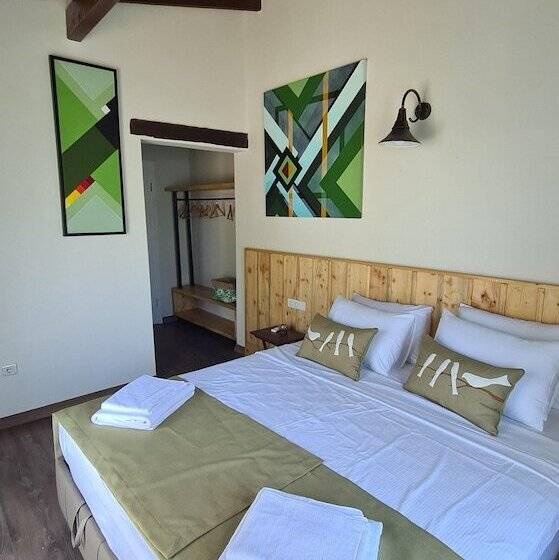 Camera Deluxe, Bir Dem Urla