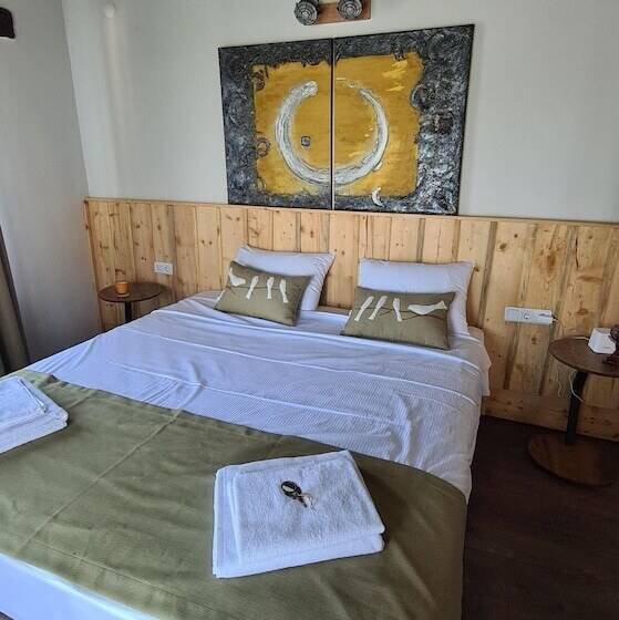 اتاق لوکس, Bir Dem Urla