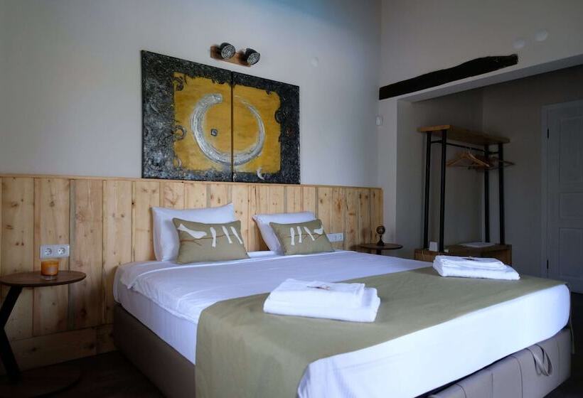 Camera Deluxe, Bir Dem Urla