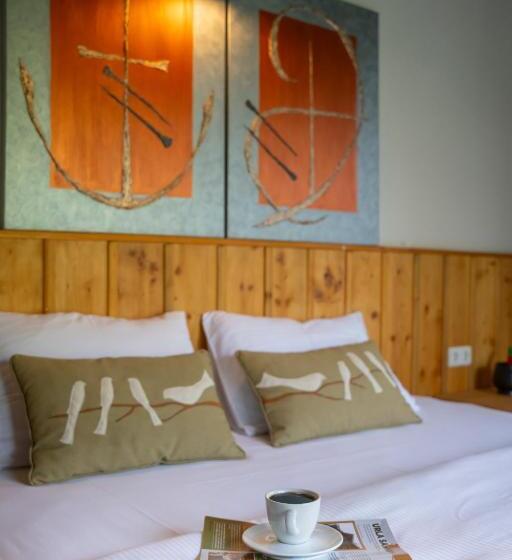 Camera Deluxe, Bir Dem Urla