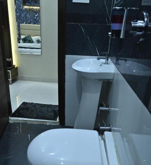 اتاق لوکس, Guntas Residency