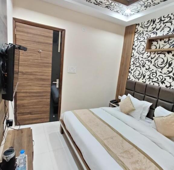 اتاق لوکس, Guntas Residency