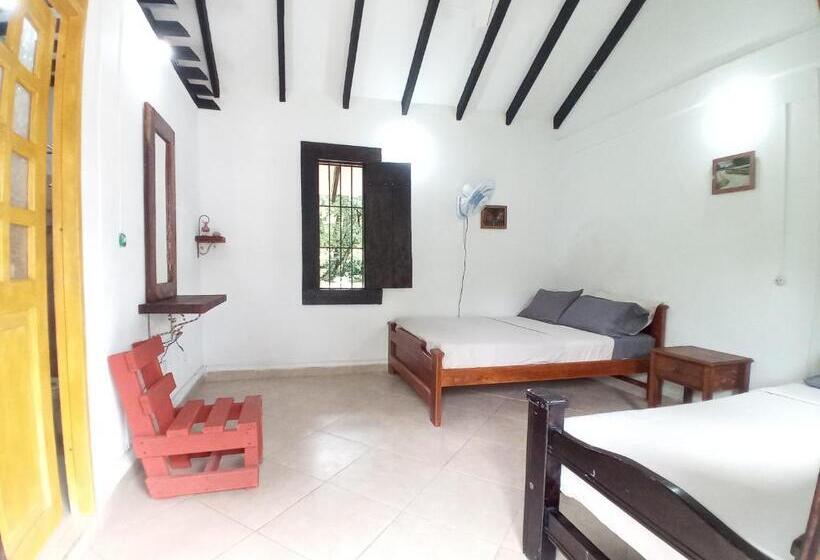 スタンダードトリプルルーム, Hostal Portal Del Sol