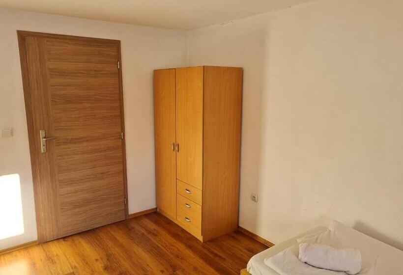 标准房带园景, Starý Dom