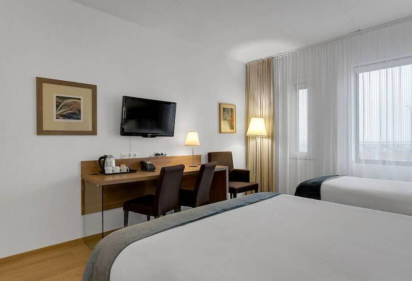 标准三人间, Aurora Hotel At Reykjavik Keflavik Airport Terminal Kef