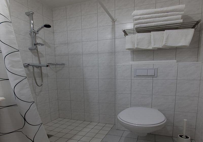 标准三人间, Aurora Hotel At Reykjavik Keflavik Airport Terminal Kef