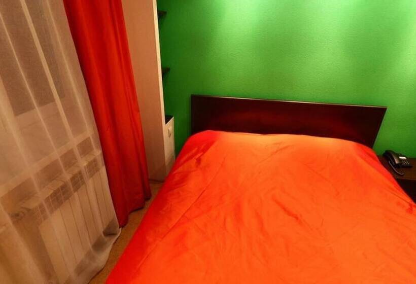 غرفة قياسية, Alexander House