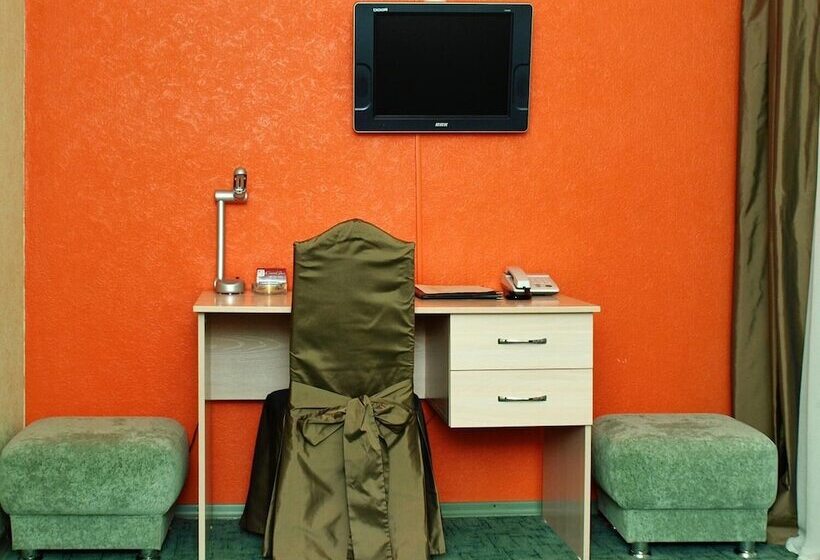 غرفة قياسية, Alexander House