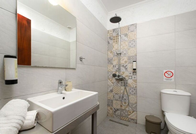 غرفة قياسية مطلّة علي حمام السباحة, Aquarius Beach