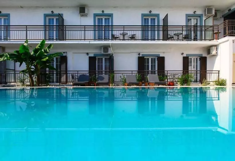 اتاق استاندارد با چشم‌انداز استخر, Aquarius Beach