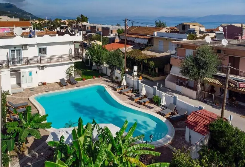 سوییت جونیور با چشم‌انداز استخر, Aquarius Beach