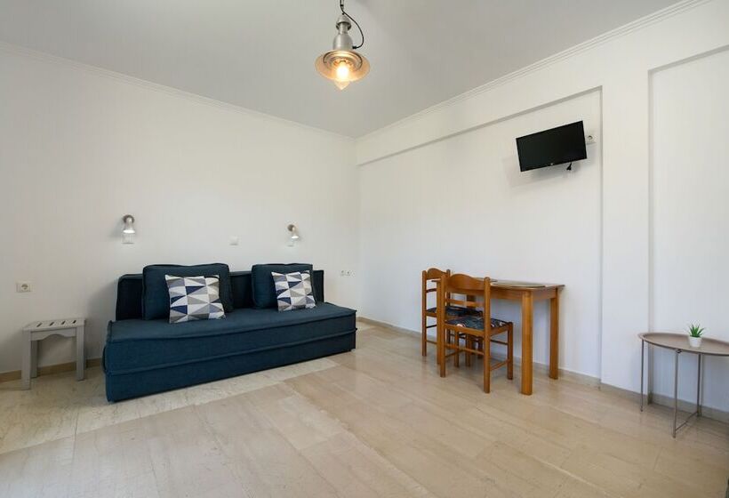 جناح جونيور مطلّ علي حمام السباحة, Aquarius Beach