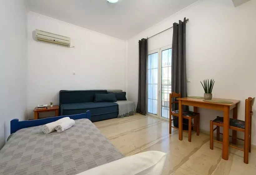 سوییت جونیور با چشم‌انداز استخر, Aquarius Beach