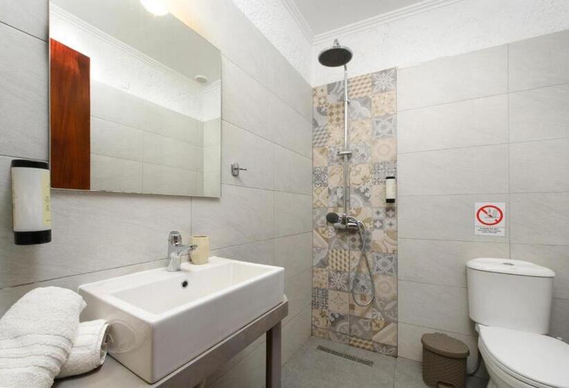 جناح جونيور, Aquarius Beach