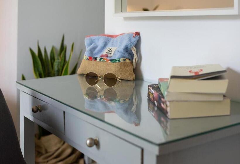 جناح جونيور مطلّ علي حمام السباحة, Aquarius Beach