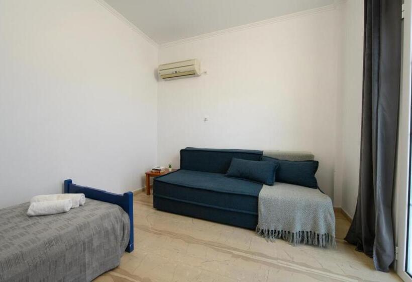 جناح جونيور مطلّ علي حمام السباحة, Aquarius Beach