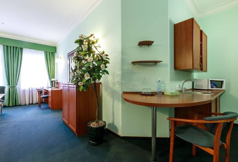 דירת חדר, Bristol Zhiguly