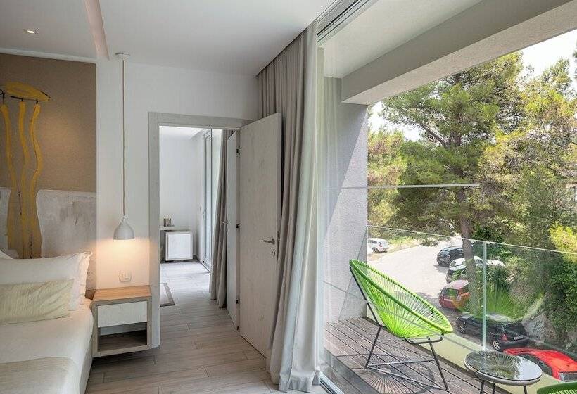 غرفة عائلية, Cavtat