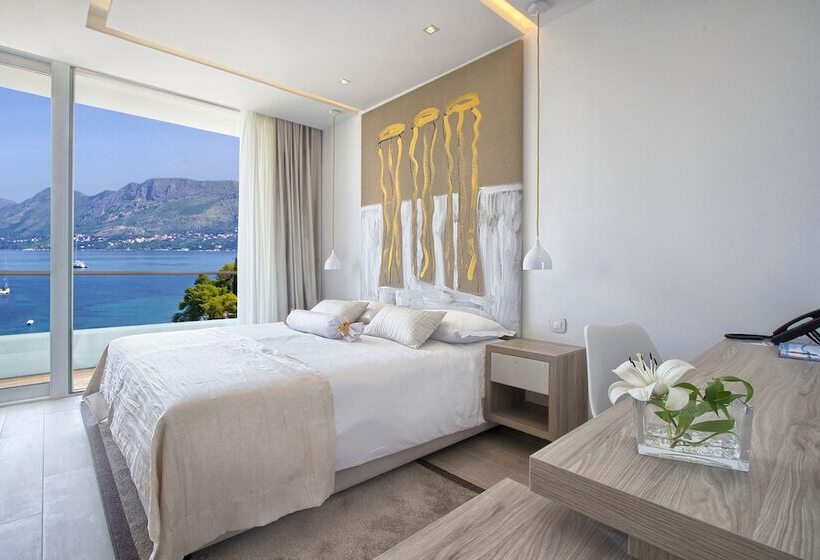 غرفة إدارية مطلة على البحر, Cavtat