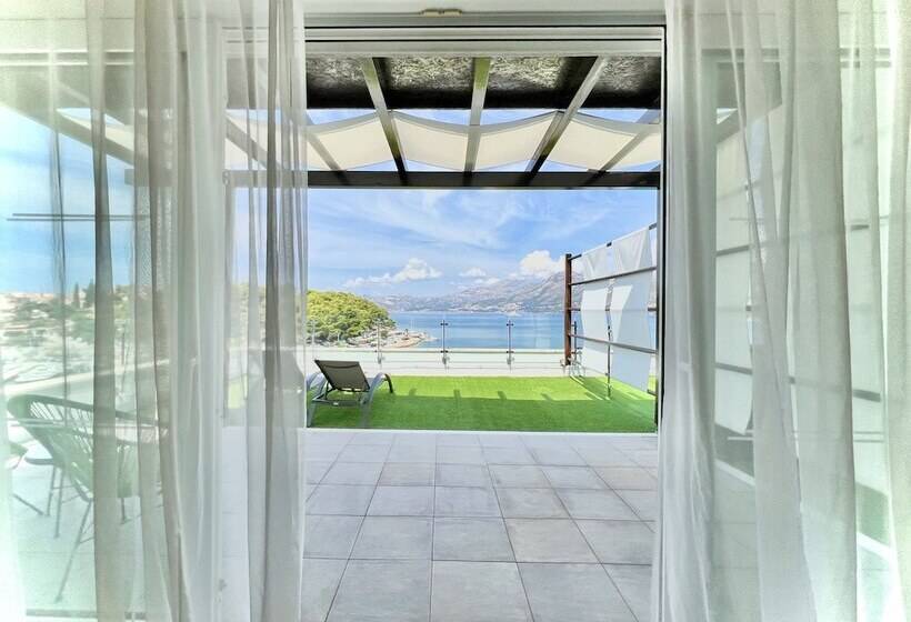 جناح إدارى مطل على البحر, Cavtat