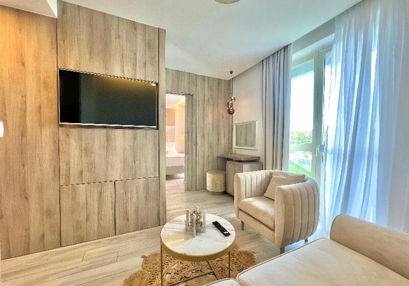 جناح إدارى مطل على البحر, Cavtat