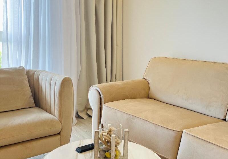 جناح إدارى مطل على البحر, Cavtat