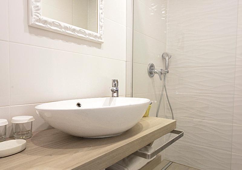 غرفة إدارية مطلة على البحر, Cavtat