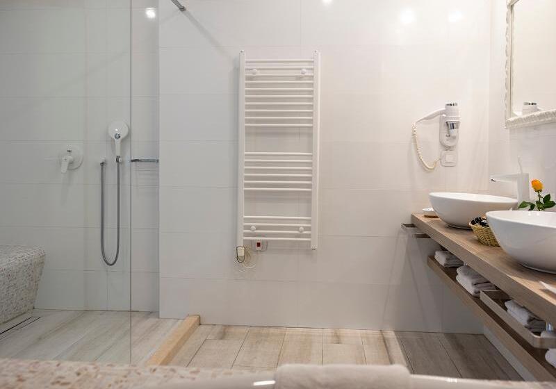 جناح جونيور إداري, Cavtat