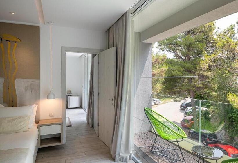 غرفة عائلية, Cavtat