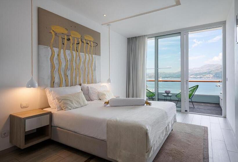 غرفة إدارية مطلة على البحر, Cavtat