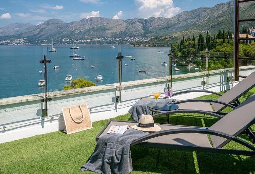 غرفة إدارية مطلة على البحر, Cavtat