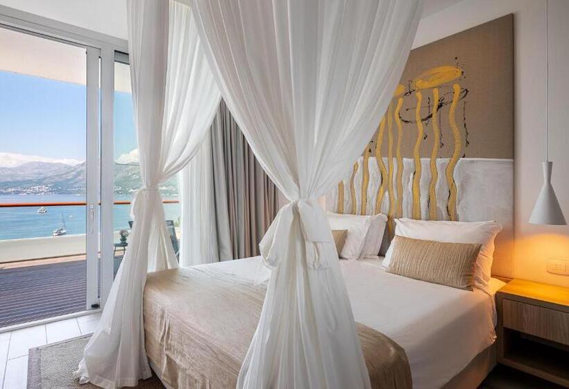 جناح جونيور إداري, Cavtat