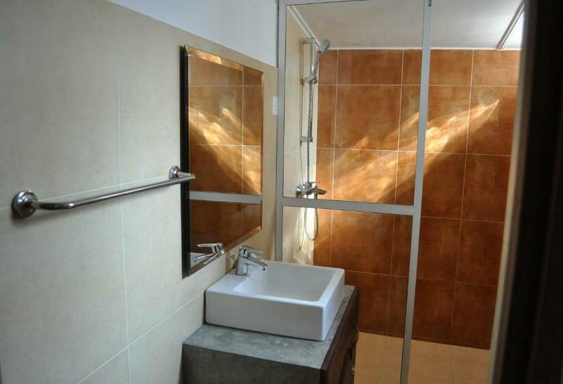 חדר סטנדרט, Dions Guest House