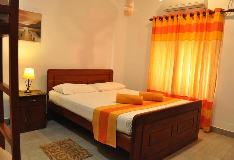 חדר סטנדרט לשלושה, Dions Guest House