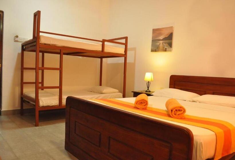 חדר סטנדרט לשלושה, Dions Guest House