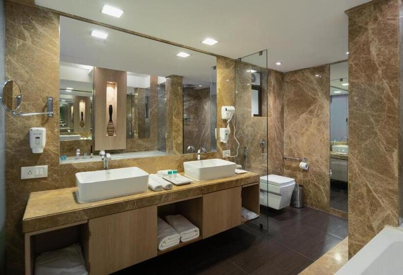 Королевский Люкс, Gcc Hotel And Club