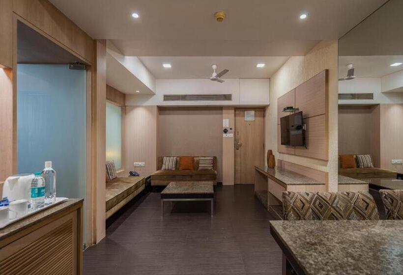 Королевский Люкс, Gcc Hotel And Club