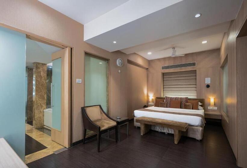 Королевский Люкс, Gcc Hotel And Club