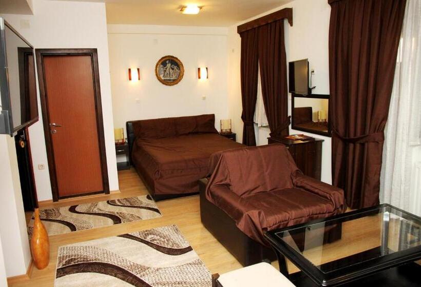 اتاق سوپریور با بالکن, Manastir Berovo