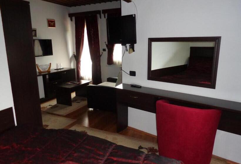 اتاق سوپریور با بالکن, Manastir Berovo