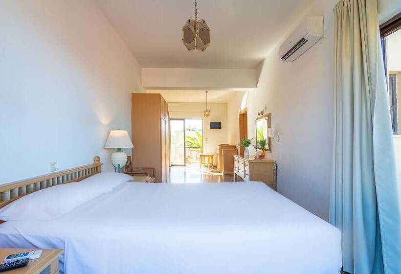 جناح عائلي, Minerva Beach