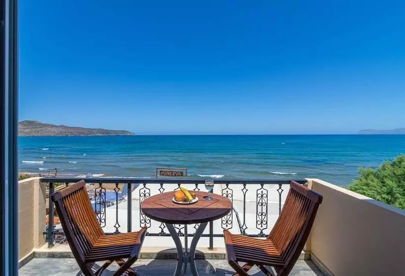 اتاق خانوادگی, Minerva Beach