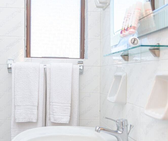 غرفة عائلية, Minerva Beach