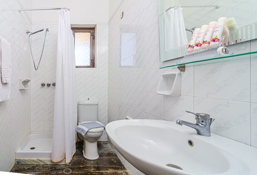 غرفة عائلية, Minerva Beach