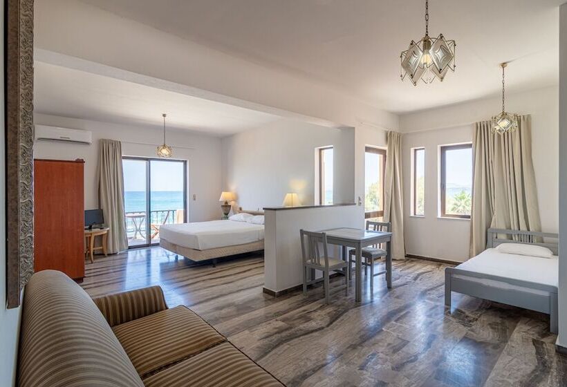 غرفة عائلية, Minerva Beach